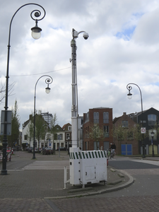 906235 Afbeelding van een bewakingscamera, geplaatst op de Van Asch van Wijckbrug bij de Weerdsingel O.Z. te Utrecht. ...